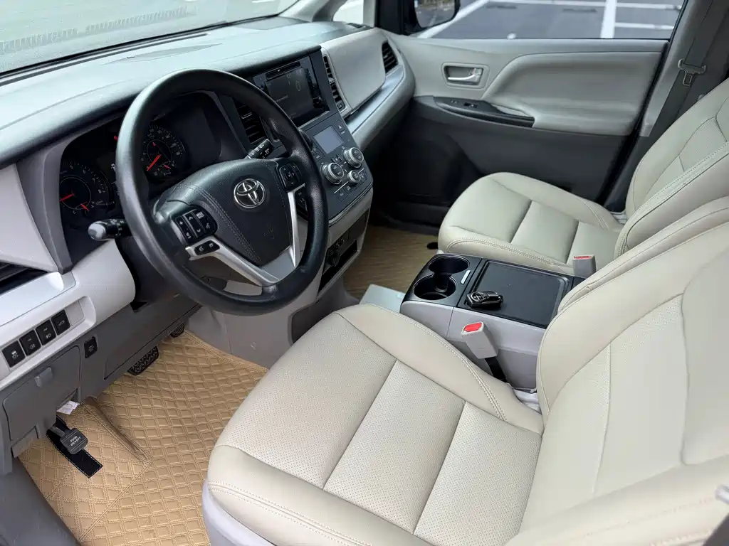 Toyota Sienna — миниатюра 6