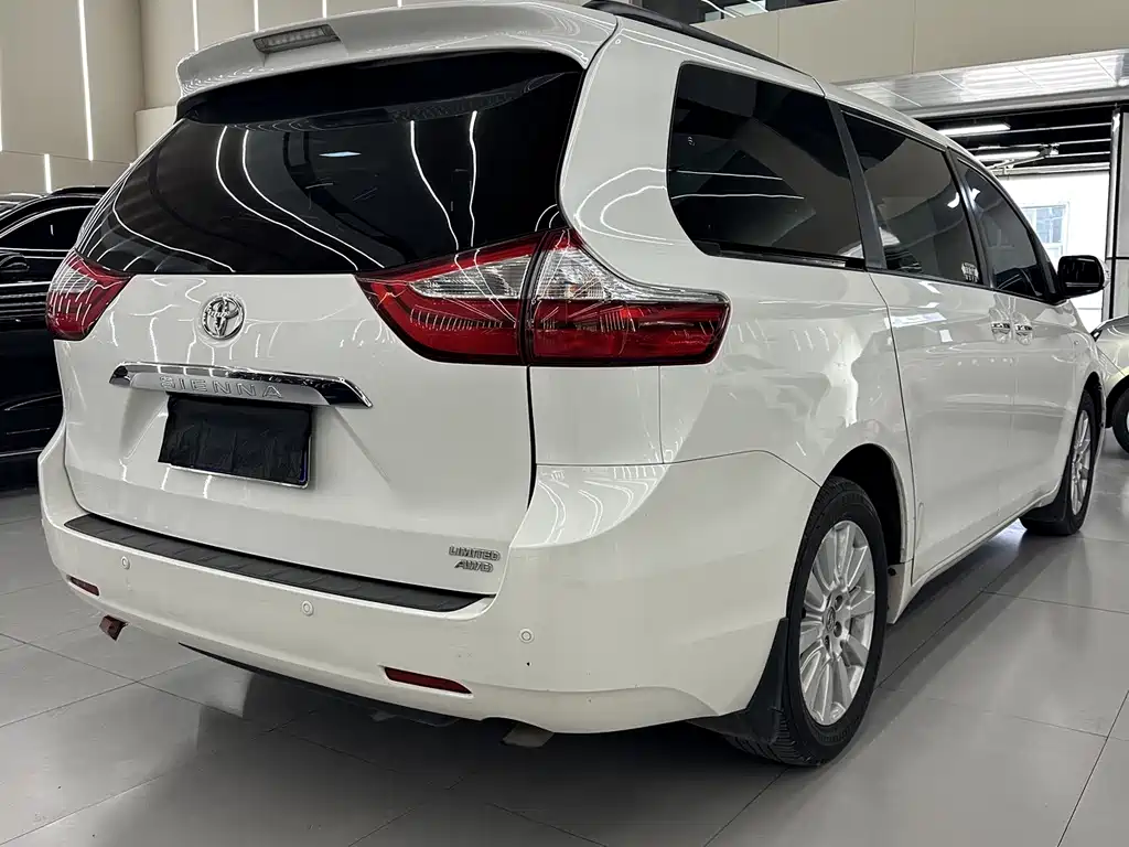 Toyota Sienna — миниатюра 9