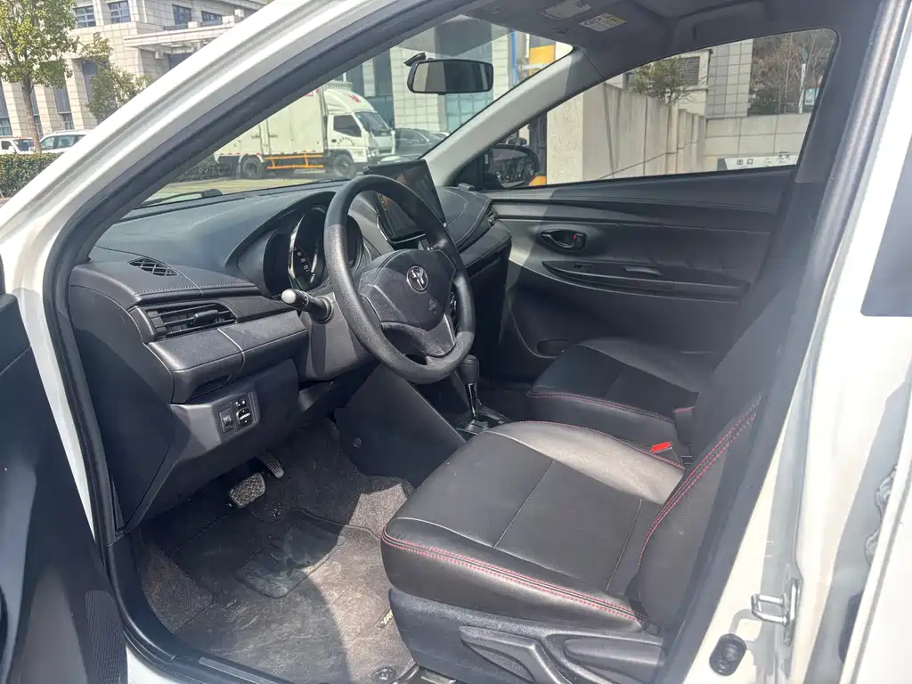 TOYOTA YARIS L TO ENJOY