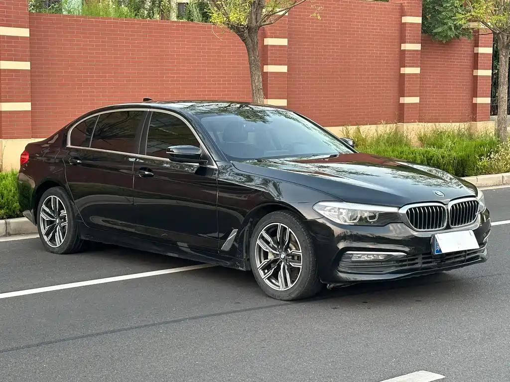 BMW 5 Series — миниатюра 17