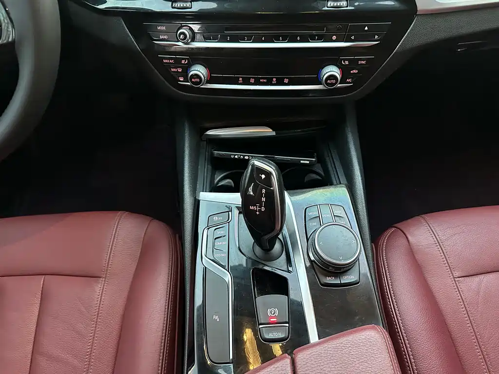 BMW 5 Series — миниатюра 23