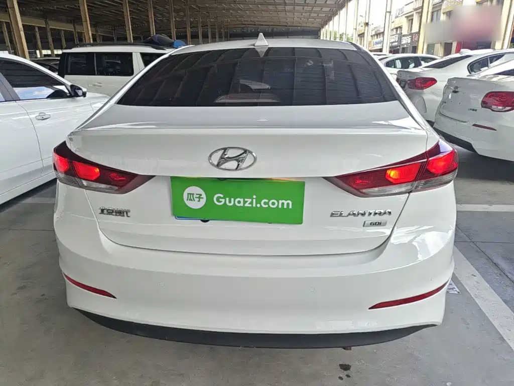Hyundai Elantra — миниатюра 6