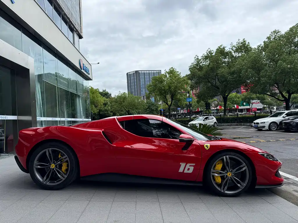 Ferrari 296 2022 3.0T V6 GTS