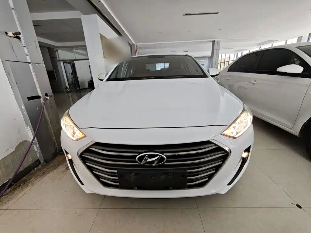 Hyundai Elantra — миниатюра 3