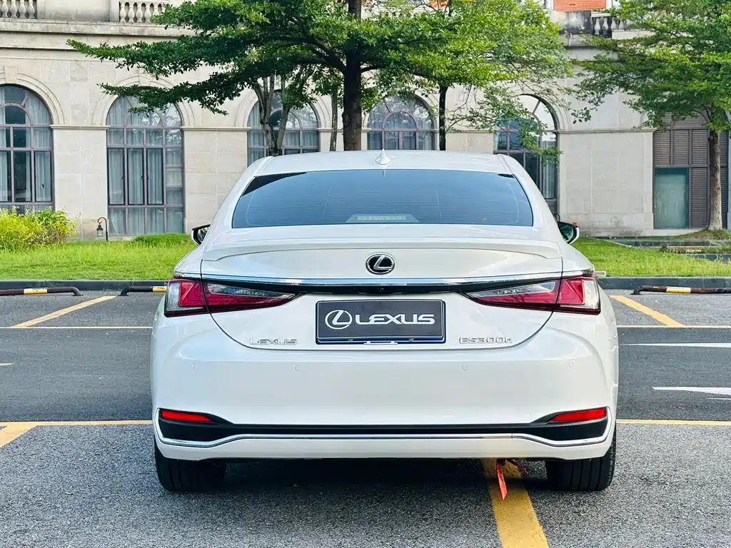 Lexus ES — миниатюра 5