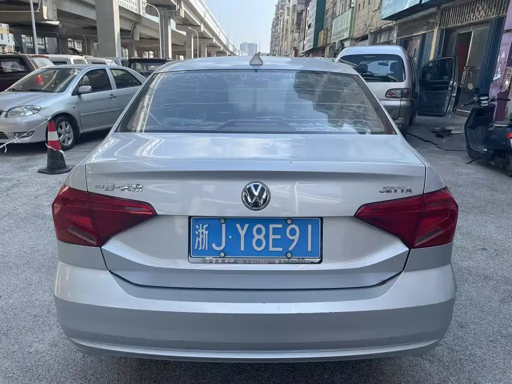 Volkswagen Jetta — миниатюра 4