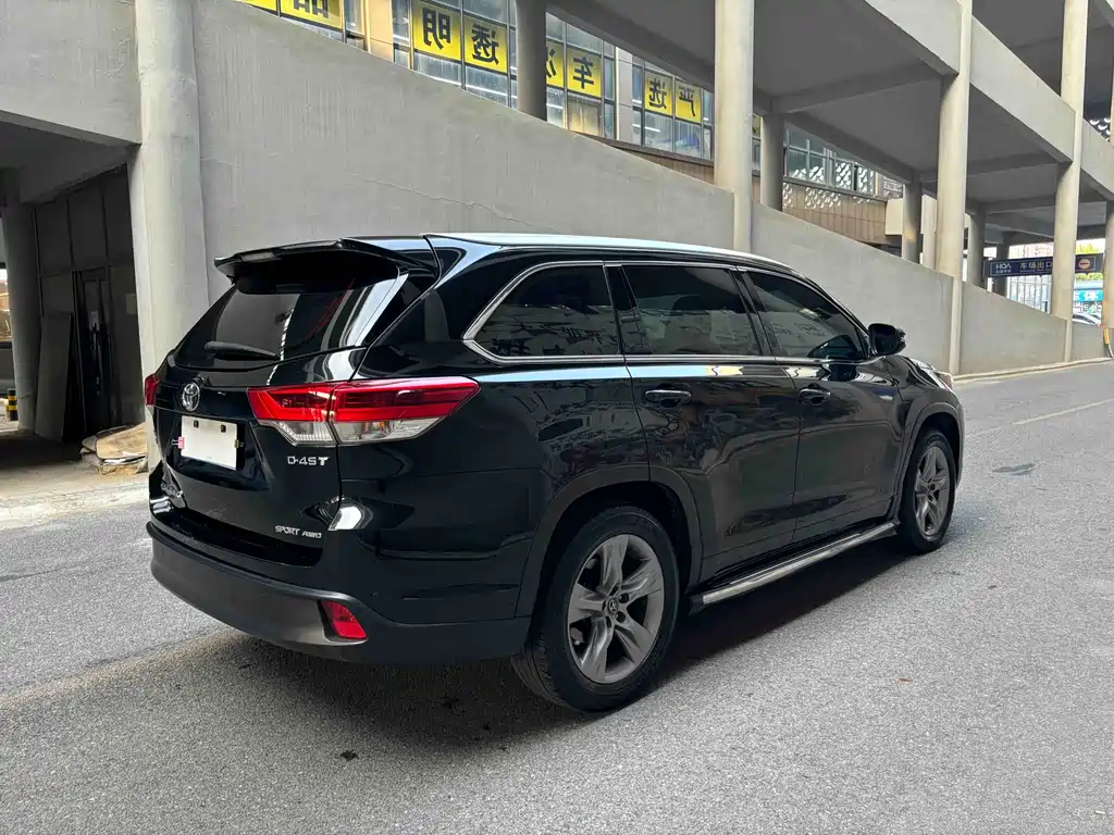 TOYOTA HIGHLANDER