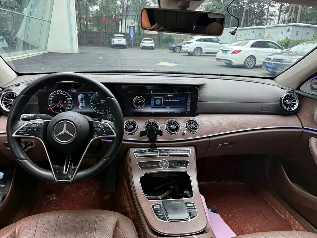 Mercedes-Benz E-Class — миниатюра 9