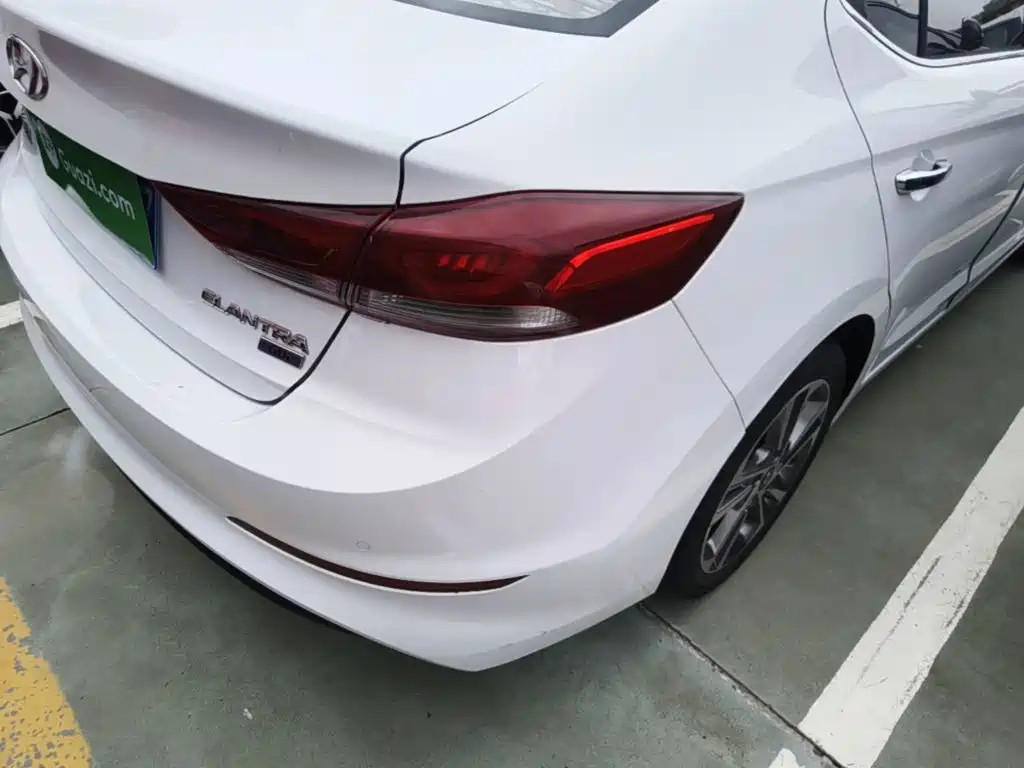 Hyundai Elantra — миниатюра 8