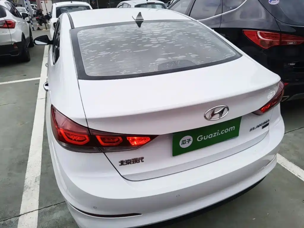 Hyundai Elantra — миниатюра 6