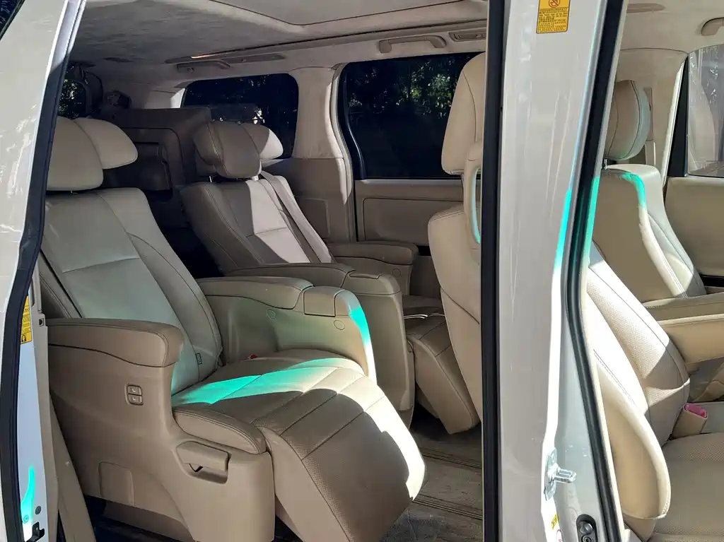 Toyota Alphard — миниатюра 7