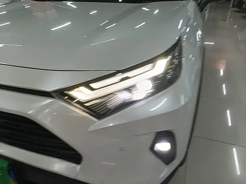 Toyota RAV4 — миниатюра 24