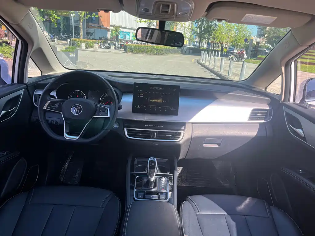 BYD MAX — миниатюра 12
