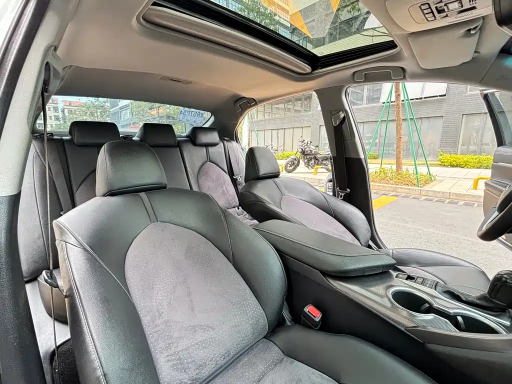 Toyota Camry — миниатюра 18