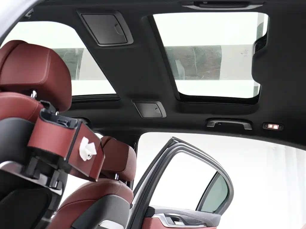 BMW 5 Series New Energy — миниатюра 8