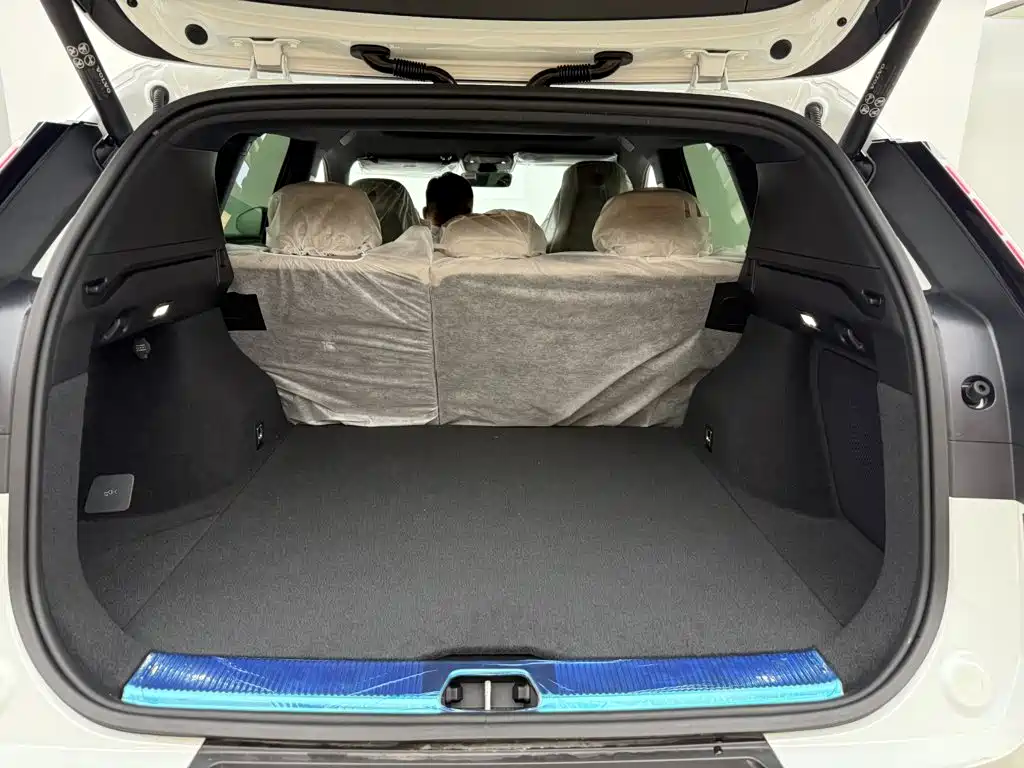 Volvo гибрид Volvo XC70 plug-in — миниатюра 11