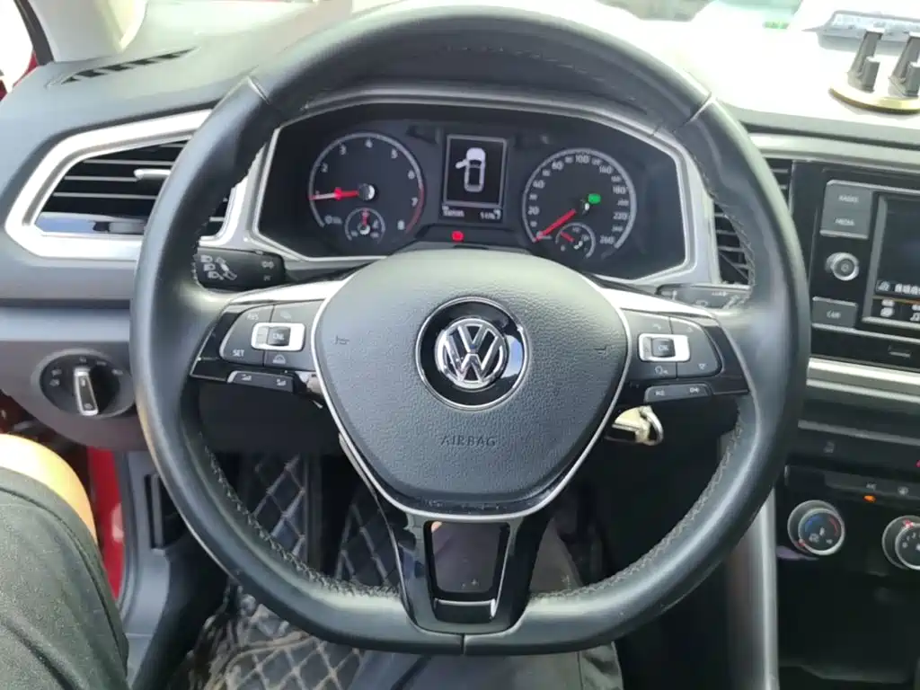 Volkswagen T-Roc — миниатюра 11