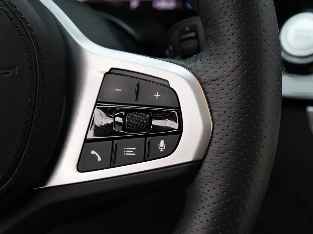 BMW 5 Series New Energy — миниатюра 17