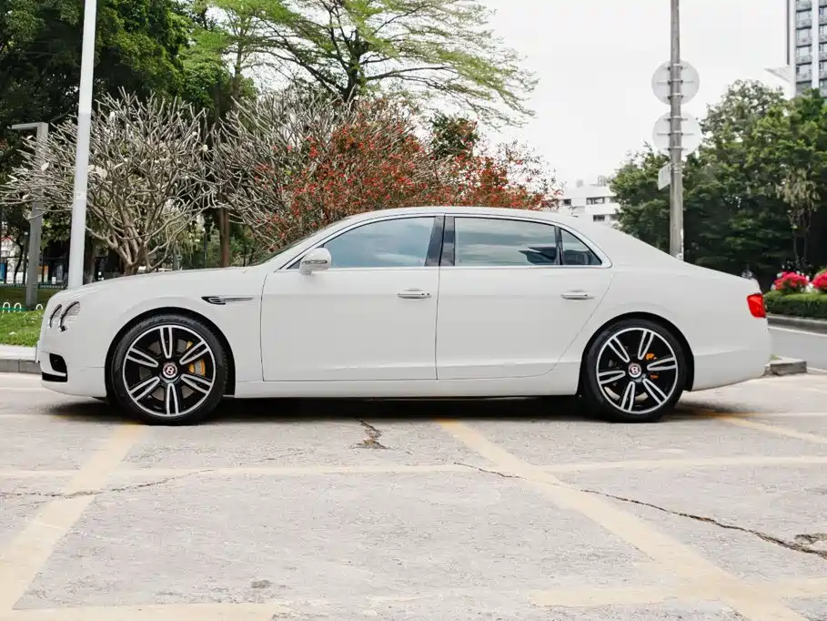 Bentley Flying Spur — миниатюра 4