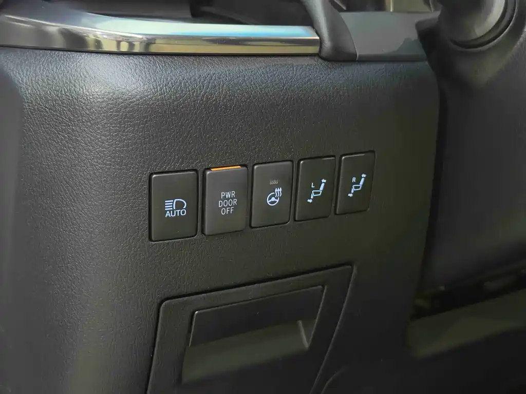 Toyota Vellfire — миниатюра 12