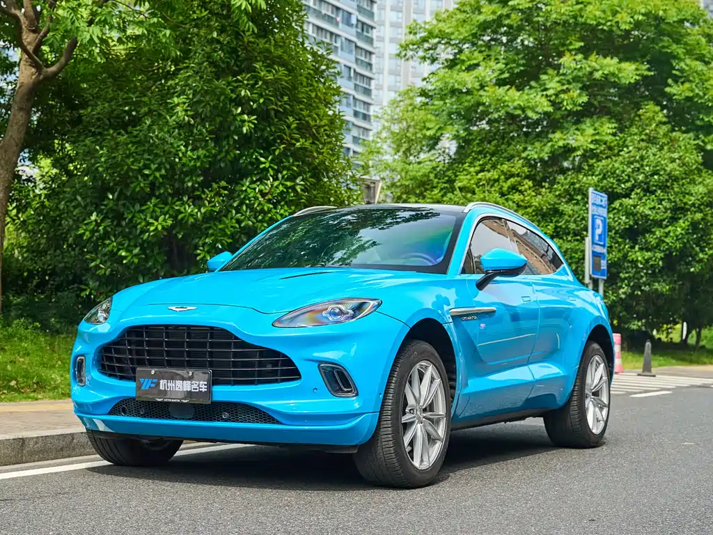 Aston Martin DBX 2024
