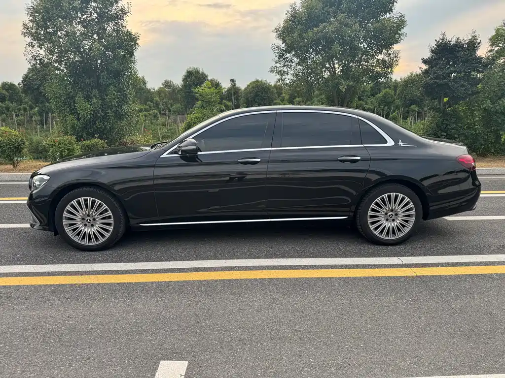 Mercedes-Benz E-Class — миниатюра 14