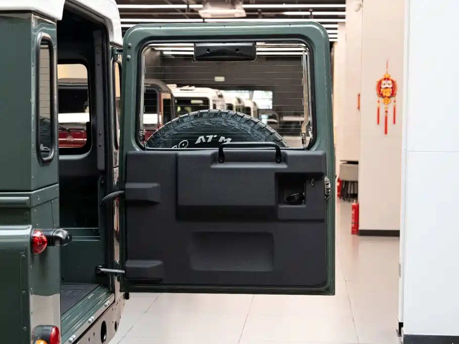 Land Rover Defender — миниатюра 17
