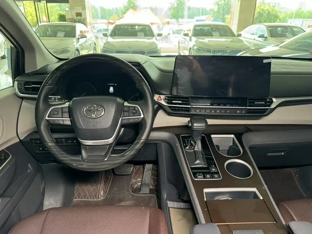 Toyota Sienna — миниатюра 15