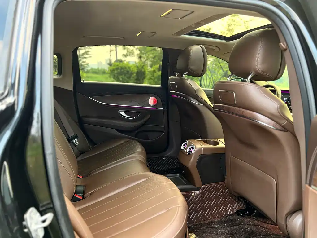 Mercedes-Benz E-Class — миниатюра 13