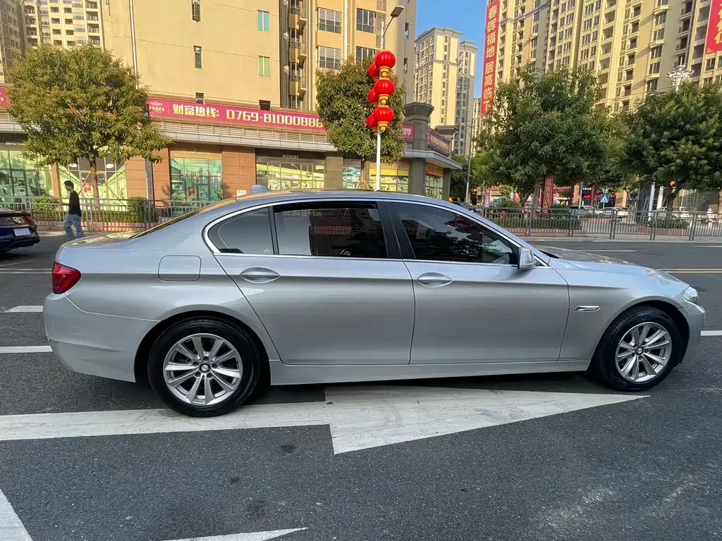 BMW 5 Series — миниатюра 5
