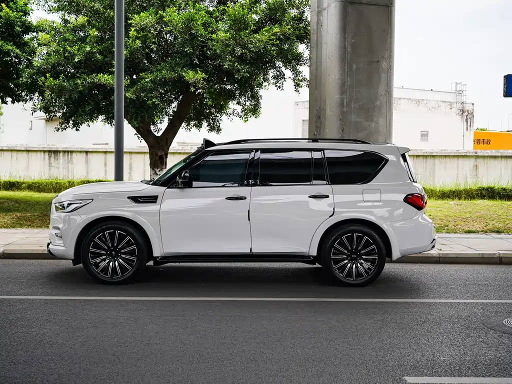 Infiniti QX80 2016 5.6L 4WD