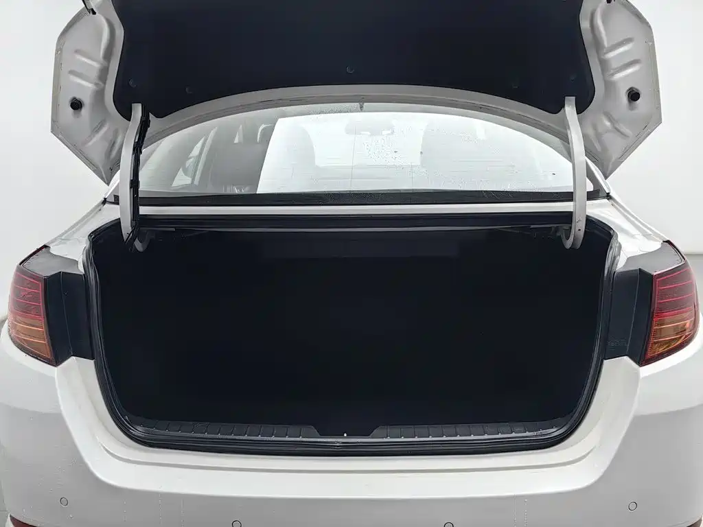 Kia K5 — миниатюра 16