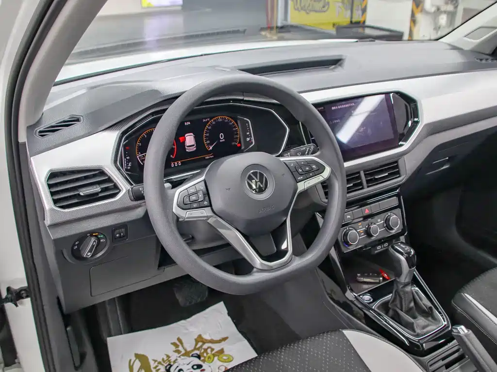 Volkswagen Tacqua 2021 1.5L AT Smart Connect