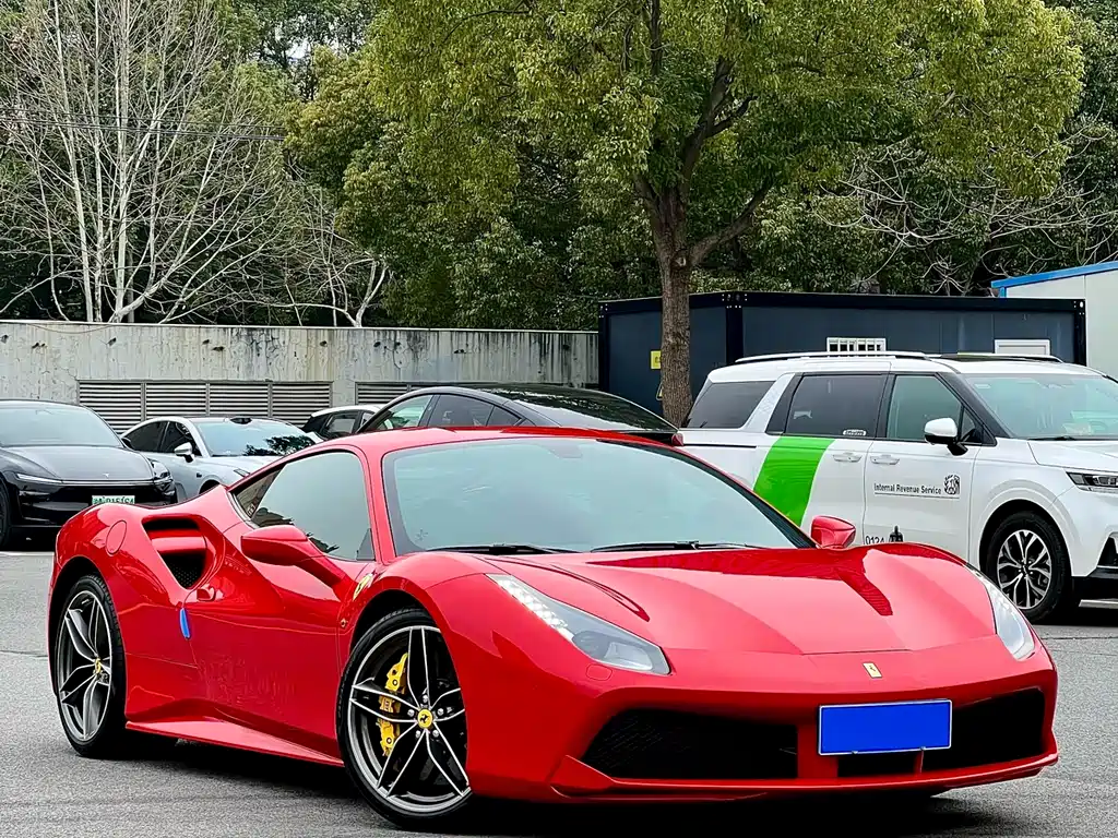 FERRARI 488