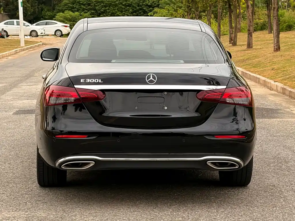 Mercedes-Benz E-Class — миниатюра 11