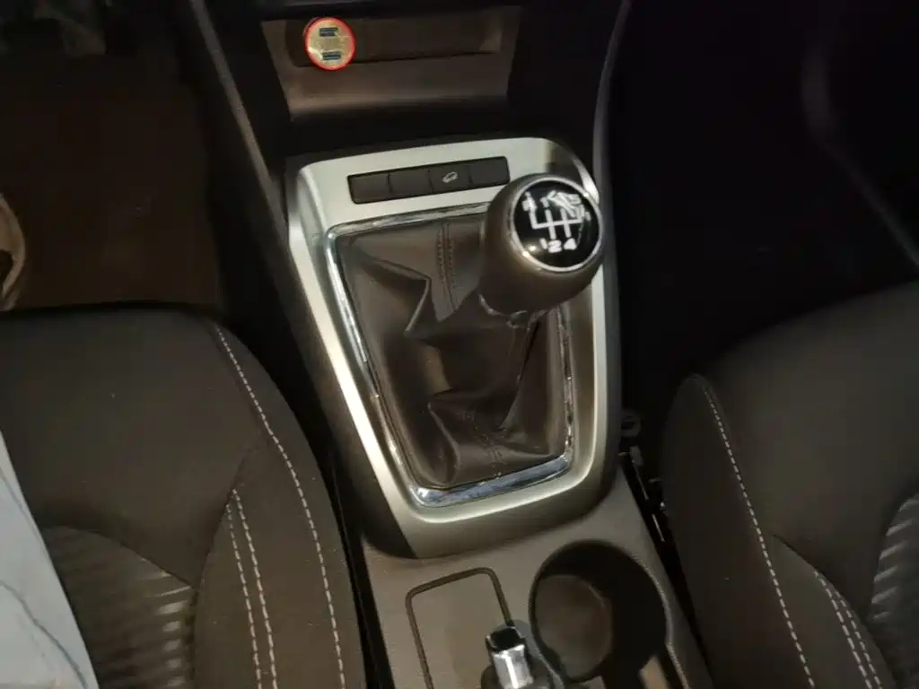 Roewe RX3 — миниатюра 14