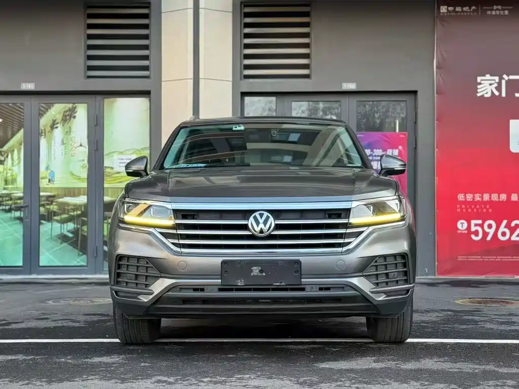 VOLKSWAGEN TOUAREG