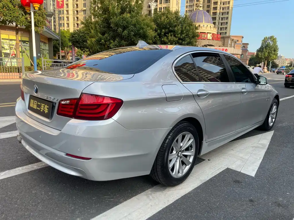BMW 5 Series — миниатюра 8