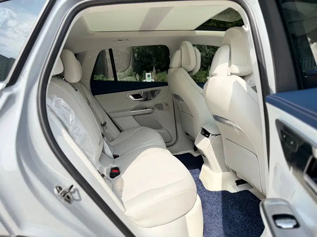 Mercedes-Benz EQE SUV — миниатюра 12