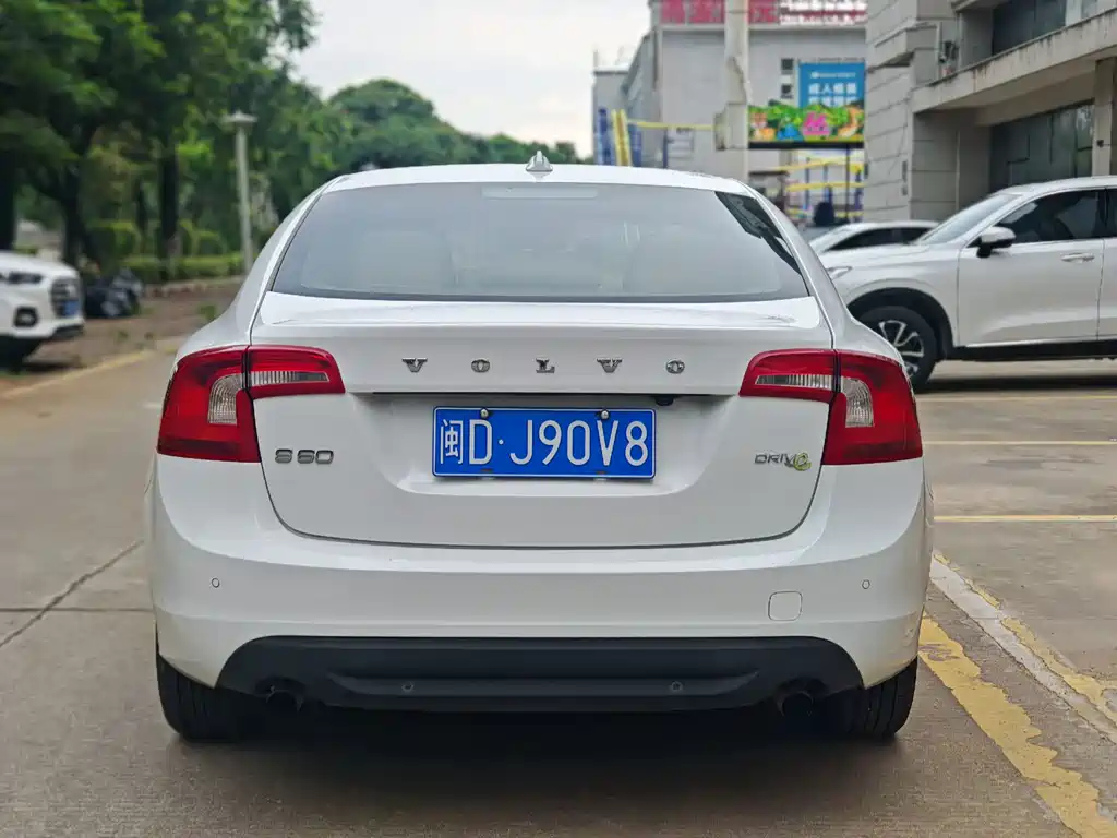 Volvo S60 (Import) — миниатюра 5