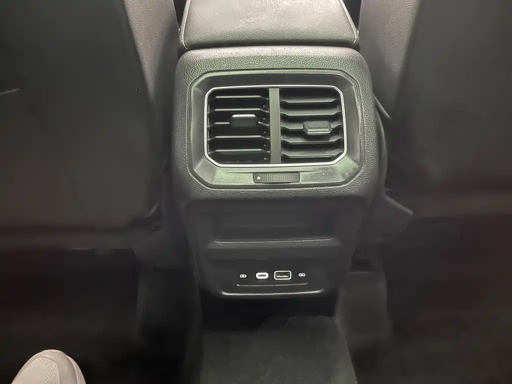 Volkswagen Tiguan L — миниатюра 14