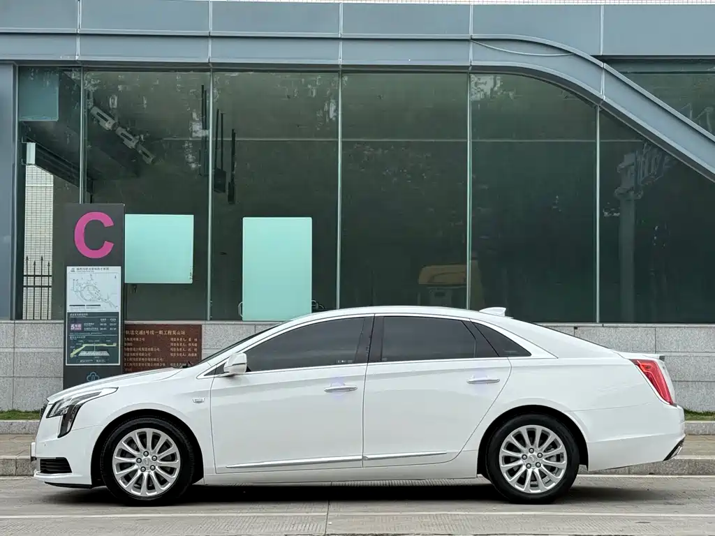 Cadillac XTS — миниатюра 3