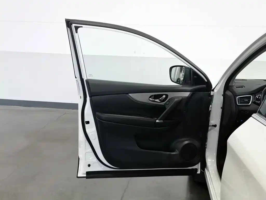 Nissan Qashqai — миниатюра 8