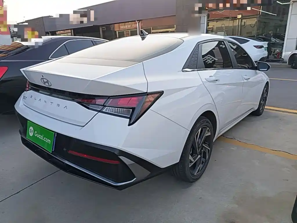 Hyundai Elantra — миниатюра 7