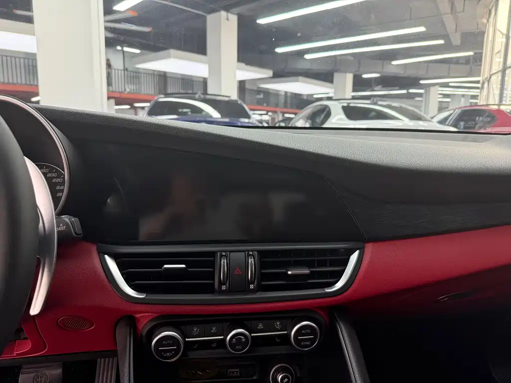 Alfa Romeo Giulia — миниатюра 8