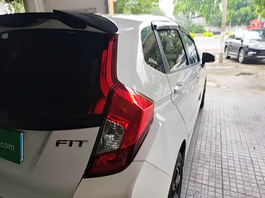 Honda Fit — миниатюра 8