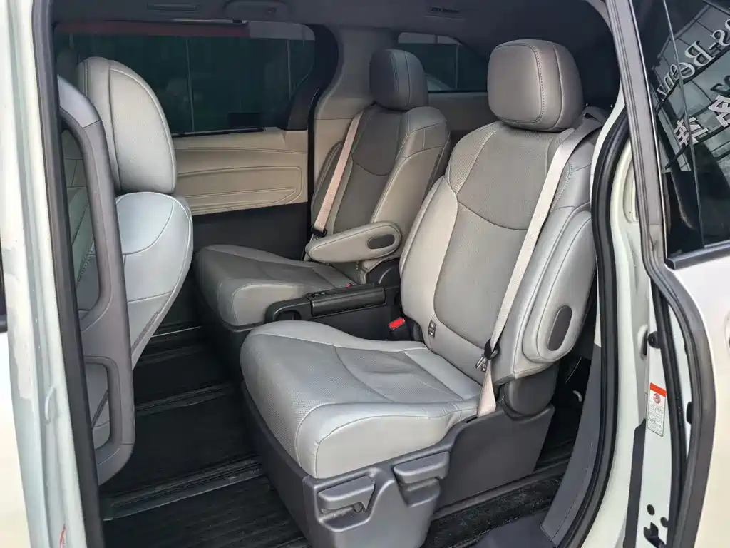 Toyota Granvia 2022 2.5L Luxury