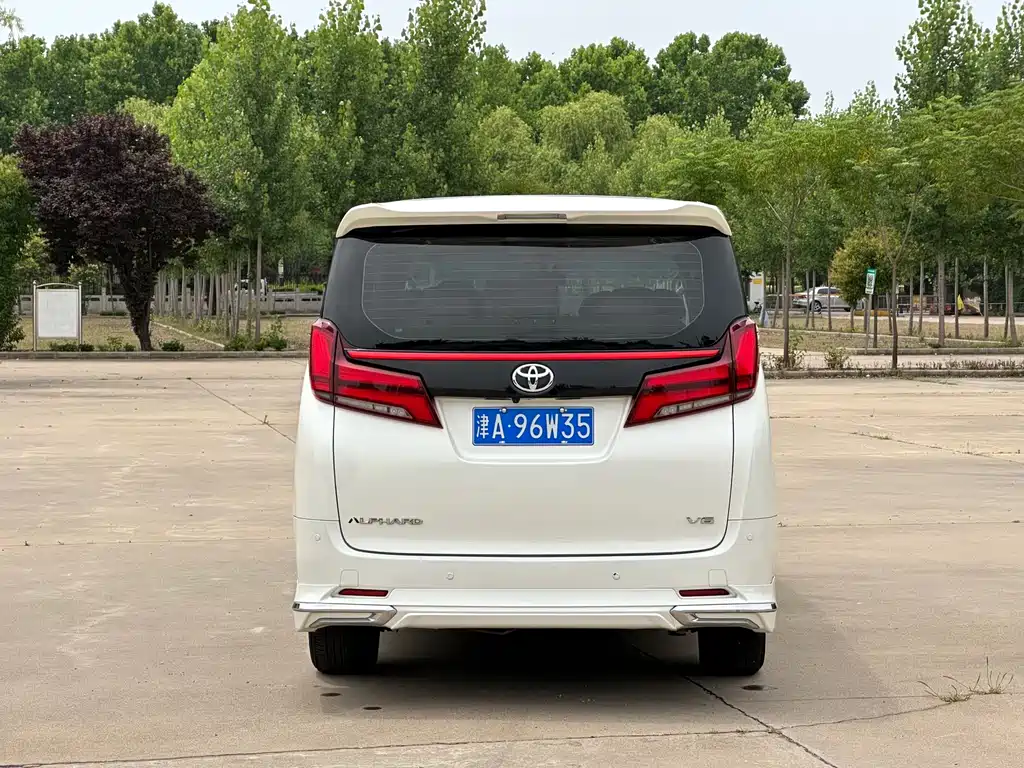 Toyota Alphard 2011 3.5L Luxury