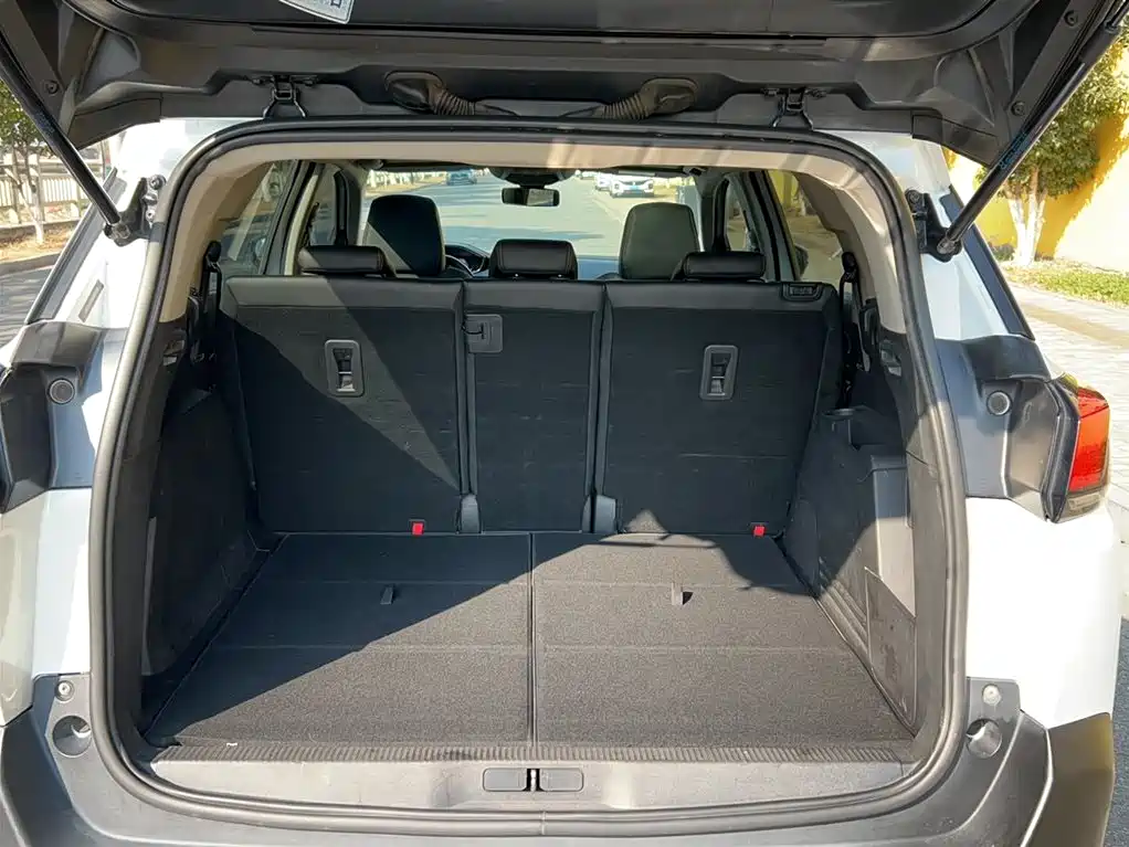 Peugeot 5008 2019 380THP 5 мест Elite