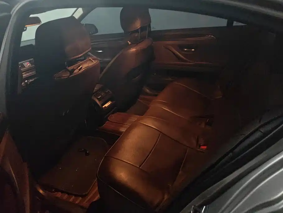 BMW 5 Series — миниатюра 11